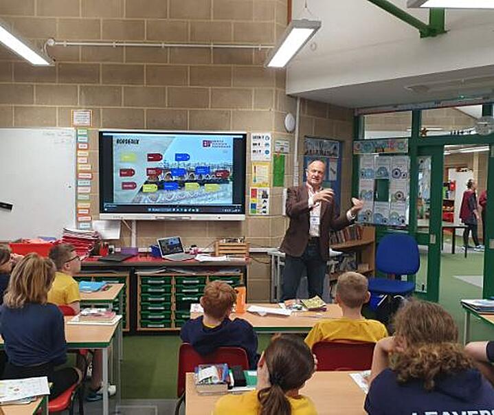 Mark Atherton, BBP secretary, asking the Barrs Court pupils what they already knew about Bristol and Bordeaux.